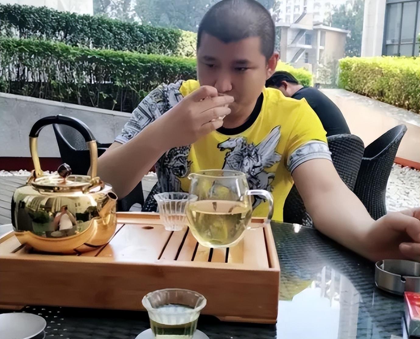 二驴平荣直播间争吵真相_二驴的网红八卦是谁-_网红二驴平荣离婚事件