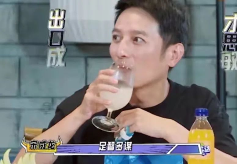 混血女明星鼻子_朝天鼻明星_塌鼻子明星